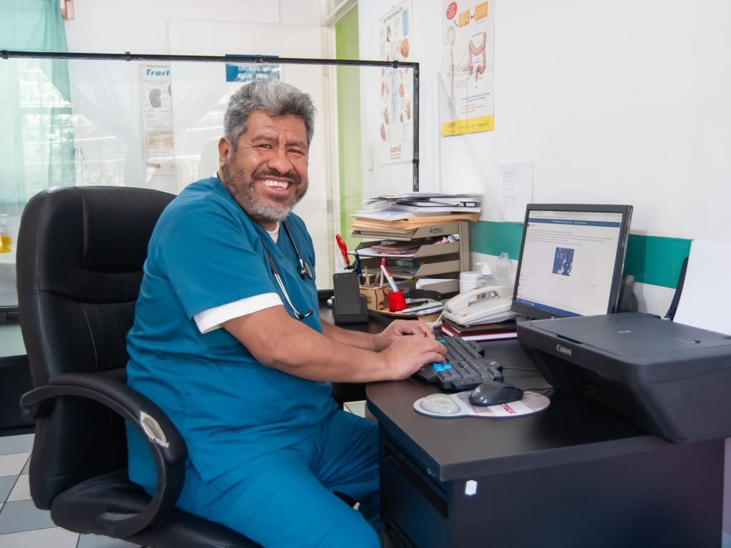 DR. MYNOR HENRY PEREZ CHAMPET